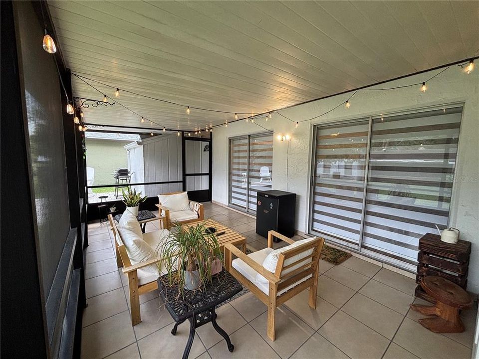 For Sale: $348,900 (2 beds, 2 baths, 1070 Square Feet)