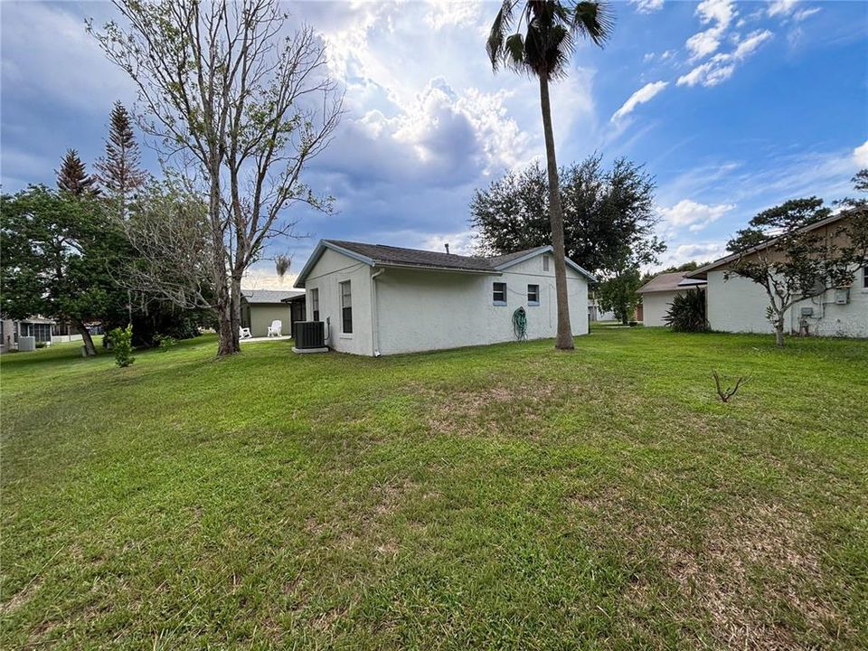 For Sale: $348,900 (2 beds, 2 baths, 1070 Square Feet)