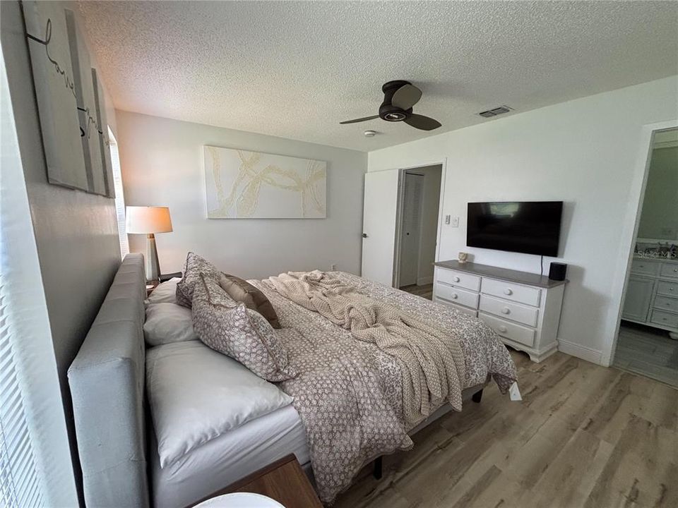 For Sale: $348,900 (2 beds, 2 baths, 1070 Square Feet)