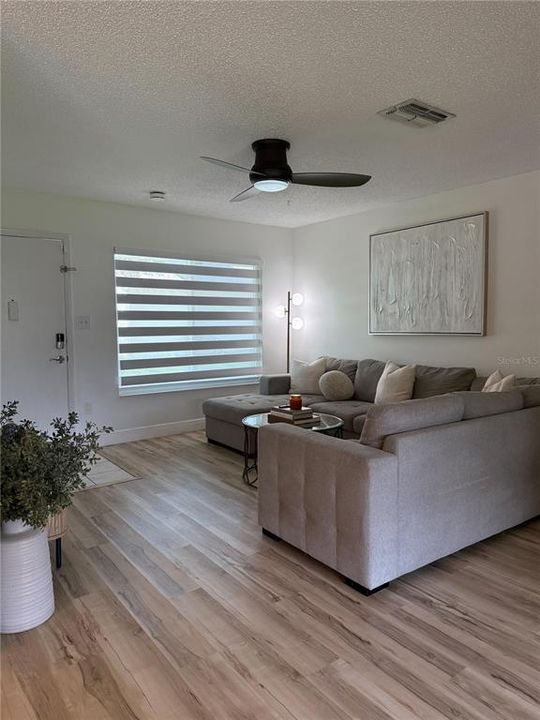 For Sale: $348,900 (2 beds, 2 baths, 1070 Square Feet)