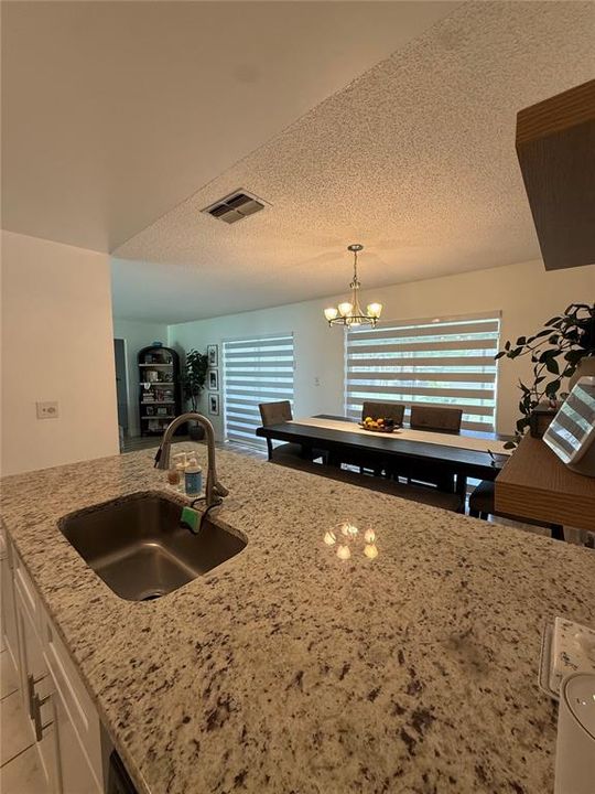 For Sale: $348,900 (2 beds, 2 baths, 1070 Square Feet)