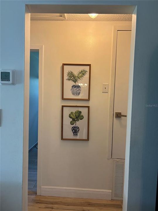 For Sale: $348,900 (2 beds, 2 baths, 1070 Square Feet)
