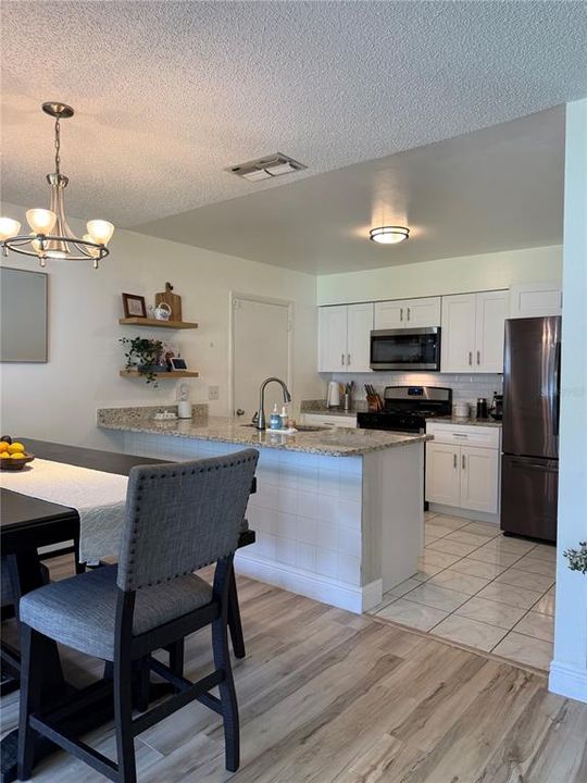 For Sale: $348,900 (2 beds, 2 baths, 1070 Square Feet)