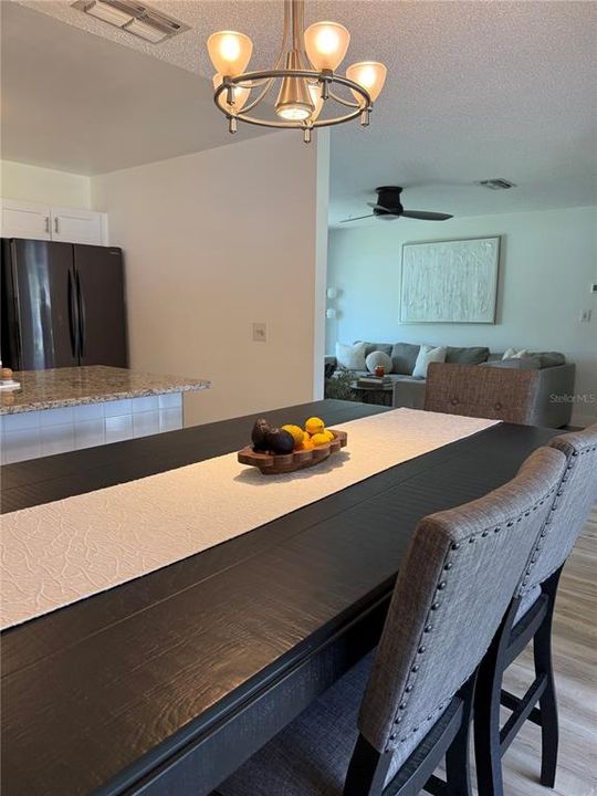 For Sale: $348,900 (2 beds, 2 baths, 1070 Square Feet)