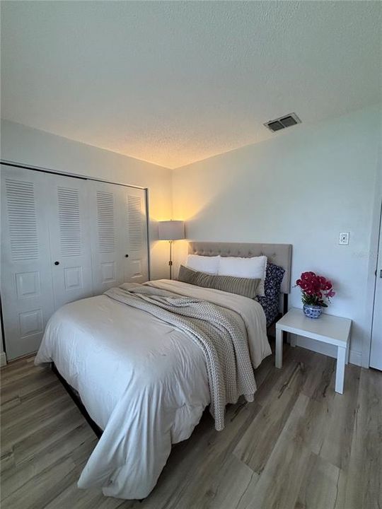 For Sale: $348,900 (2 beds, 2 baths, 1070 Square Feet)