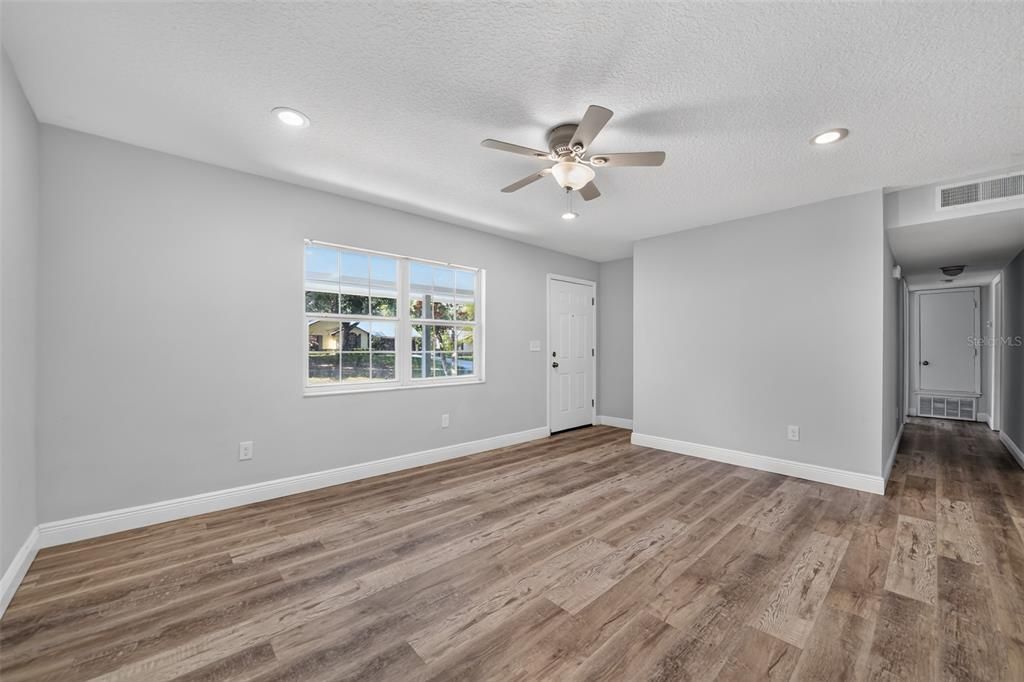 For Sale: $269,800 (3 beds, 1 baths, 1050 Square Feet)