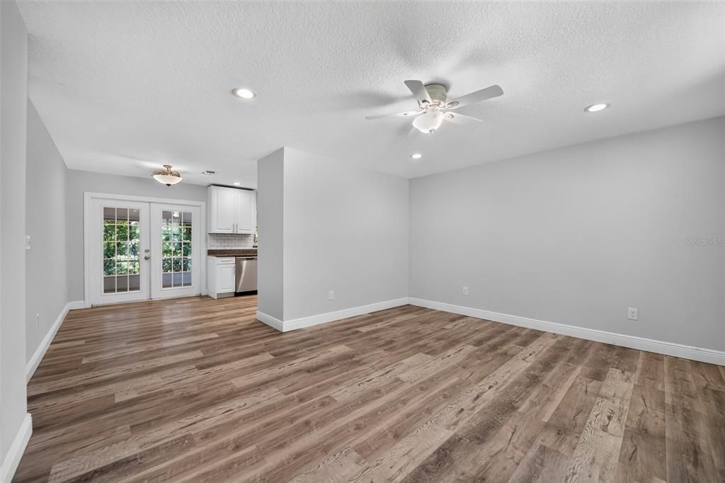 For Sale: $269,800 (3 beds, 1 baths, 1050 Square Feet)