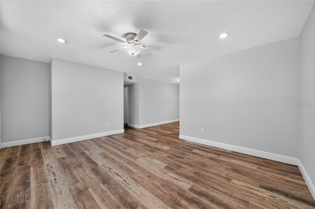 For Sale: $269,800 (3 beds, 1 baths, 1050 Square Feet)