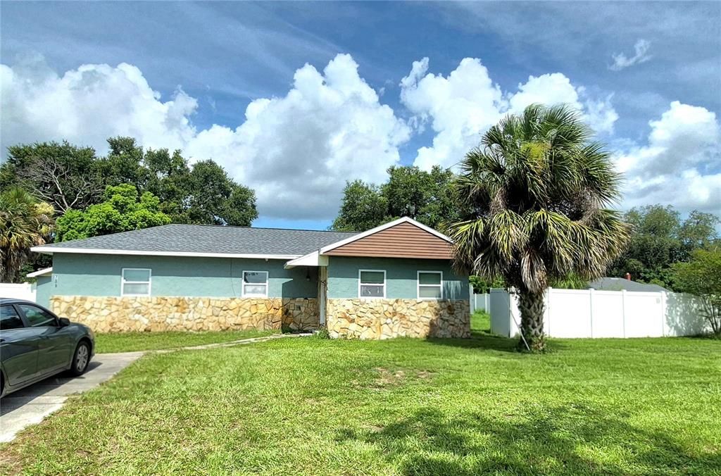 For Sale: $525,000 (5 beds, 3 baths, 2061 Square Feet)