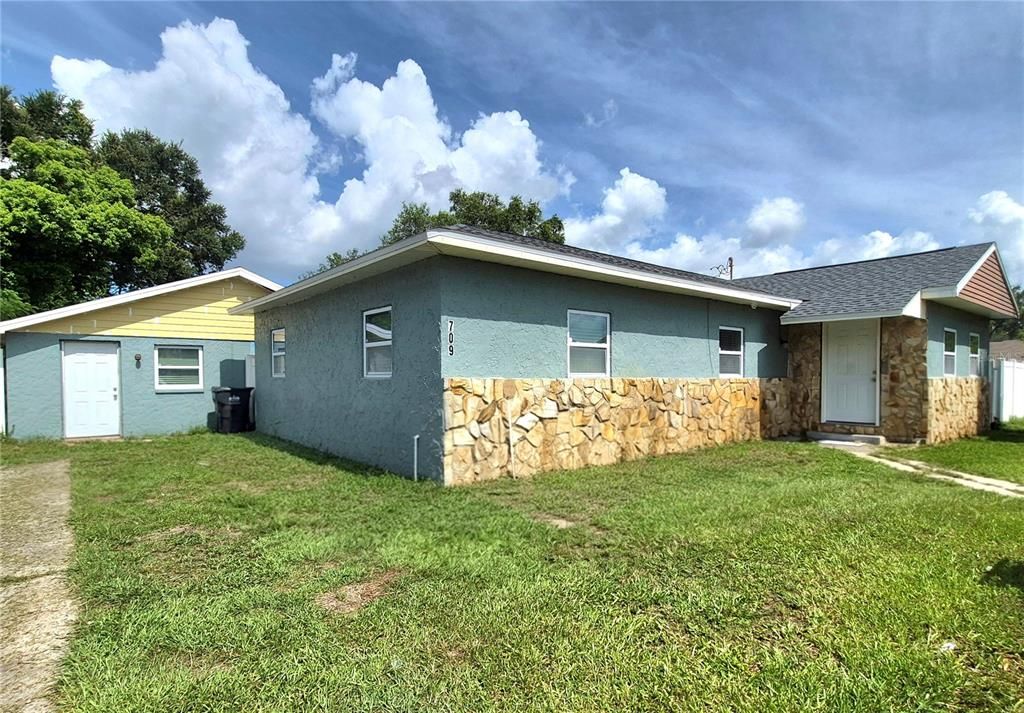For Sale: $525,000 (5 beds, 3 baths, 2061 Square Feet)