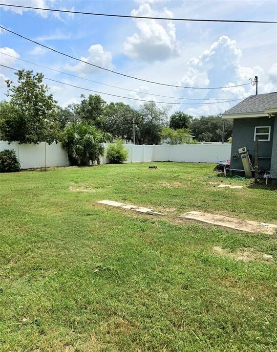 For Sale: $525,000 (5 beds, 3 baths, 2061 Square Feet)