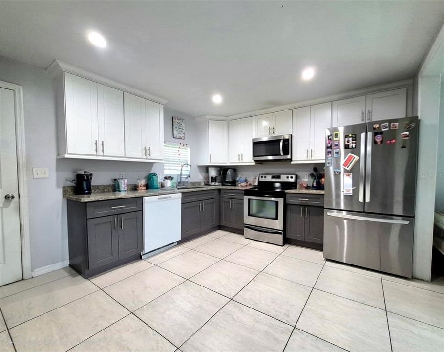 For Sale: $525,000 (5 beds, 3 baths, 2061 Square Feet)