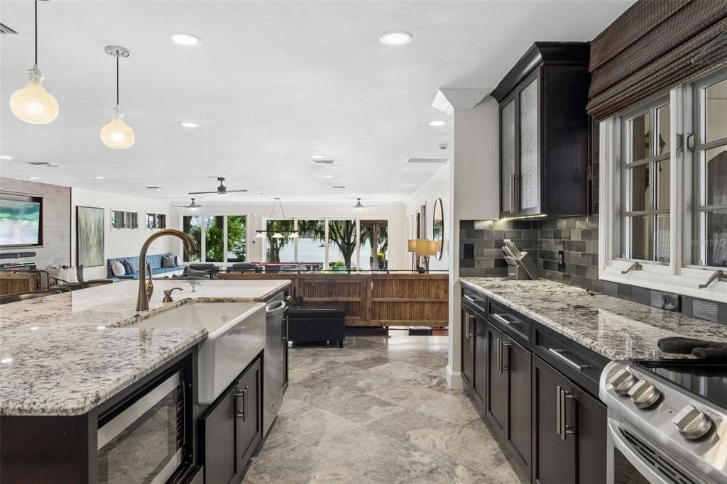En Venta: $2,500,000 (6 camas, 4 baños, 4858 Pies cuadrados)