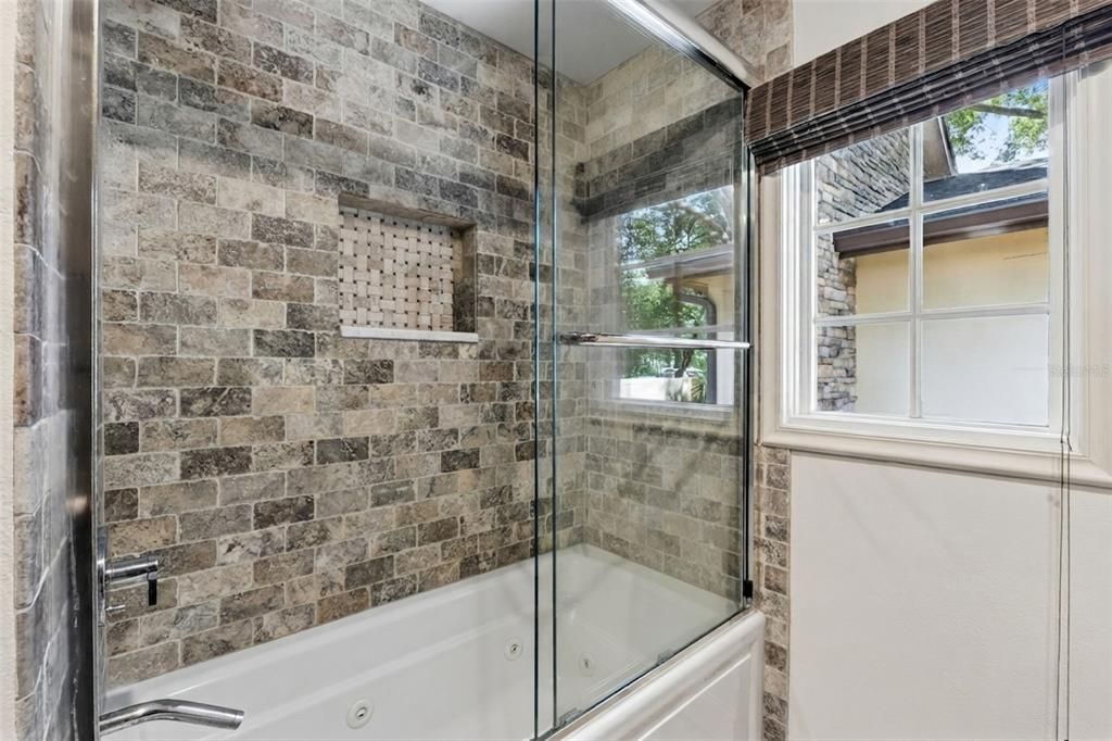 En Venta: $2,500,000 (6 camas, 4 baños, 4858 Pies cuadrados)