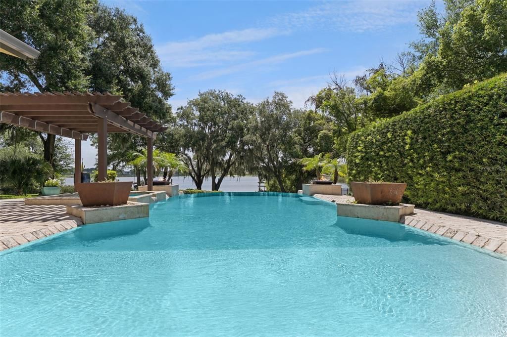 En Venta: $2,500,000 (6 camas, 4 baños, 4858 Pies cuadrados)