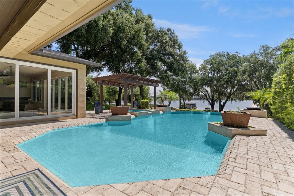 En Venta: $2,500,000 (6 camas, 4 baños, 4858 Pies cuadrados)