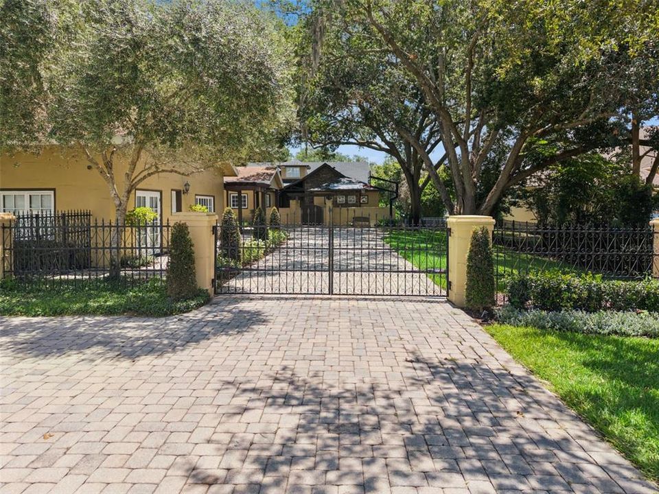 En Venta: $2,500,000 (6 camas, 4 baños, 4858 Pies cuadrados)