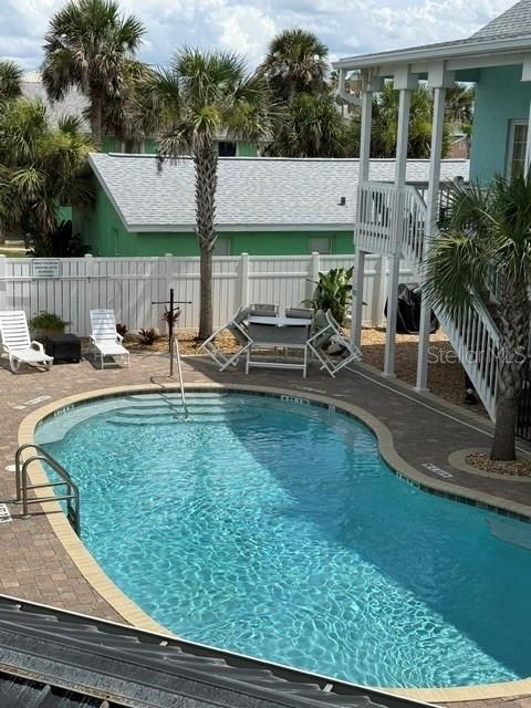 For Sale: $345,000 (2 beds, 1 baths, 553 Square Feet)