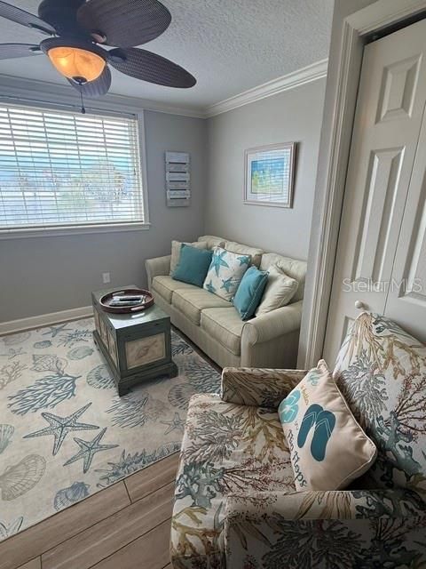 For Sale: $345,000 (2 beds, 1 baths, 553 Square Feet)
