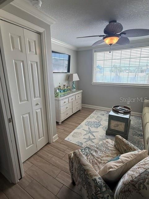 For Sale: $345,000 (2 beds, 1 baths, 553 Square Feet)