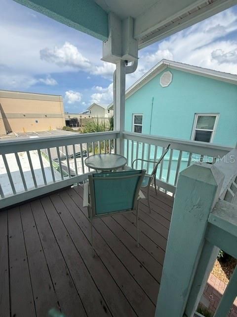For Sale: $345,000 (2 beds, 1 baths, 553 Square Feet)
