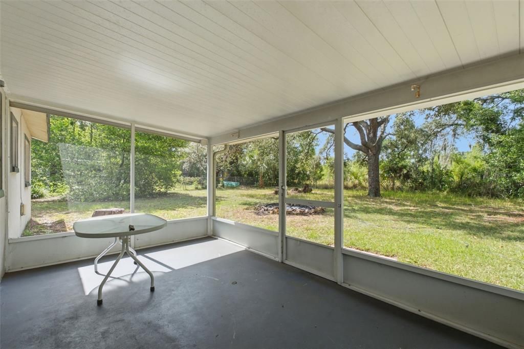 For Sale: $190,000 (2 beds, 1 baths, 720 Square Feet)