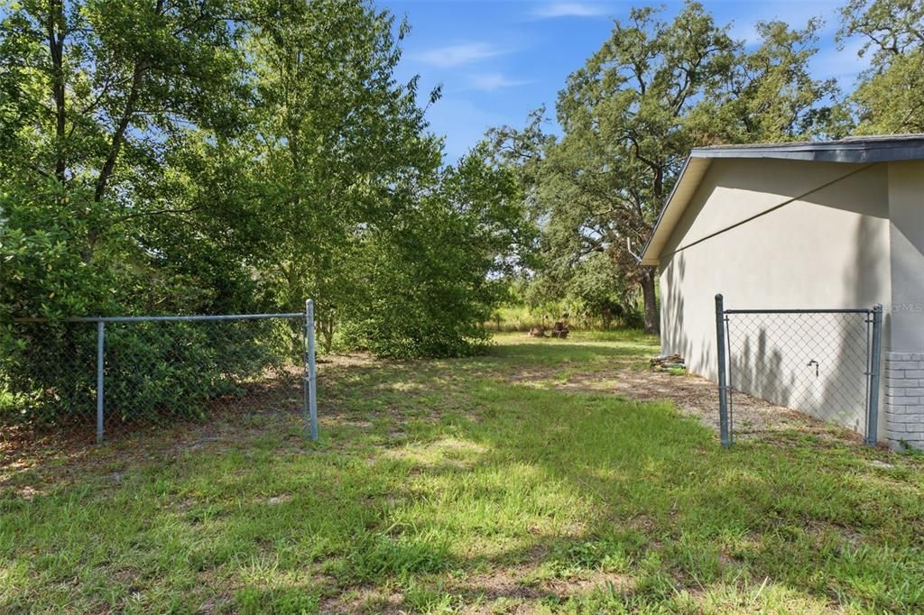 For Sale: $190,000 (2 beds, 1 baths, 720 Square Feet)