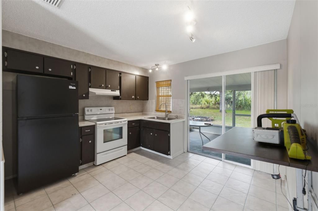 For Sale: $190,000 (2 beds, 1 baths, 720 Square Feet)