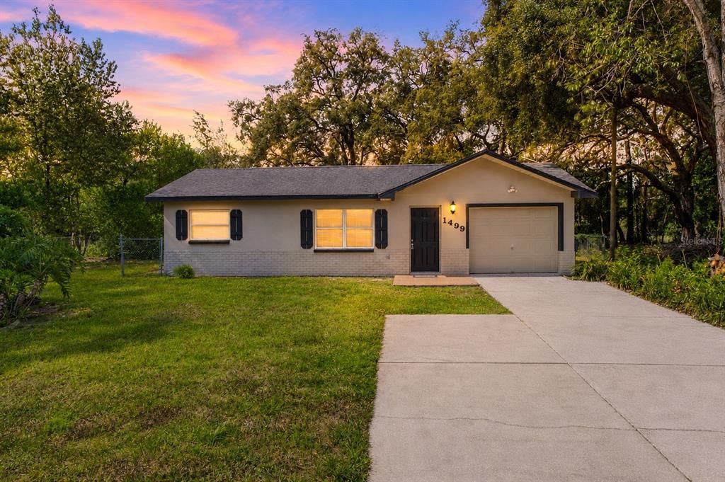 For Sale: $190,000 (2 beds, 1 baths, 720 Square Feet)