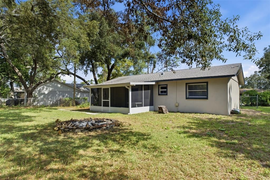For Sale: $190,000 (2 beds, 1 baths, 720 Square Feet)