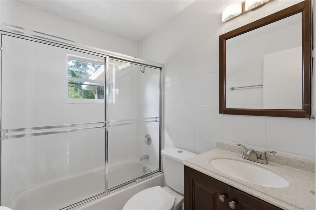 For Sale: $190,000 (2 beds, 1 baths, 720 Square Feet)