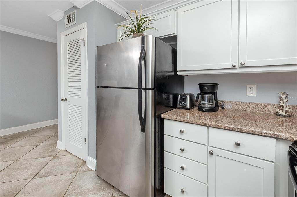 For Rent: $2,200 (1 beds, 1 baths, 682 Square Feet)