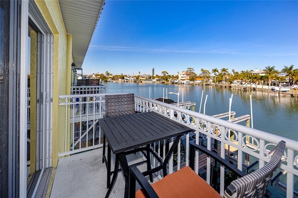 For Rent: $2,200 (1 beds, 1 baths, 682 Square Feet)