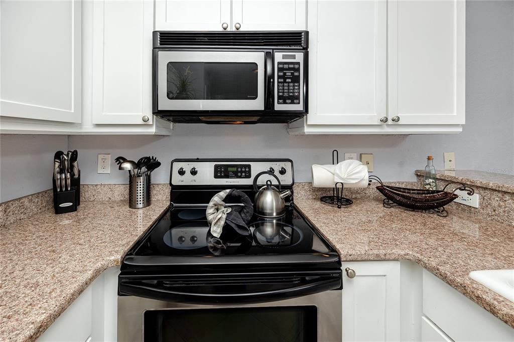 For Rent: $2,200 (1 beds, 1 baths, 682 Square Feet)