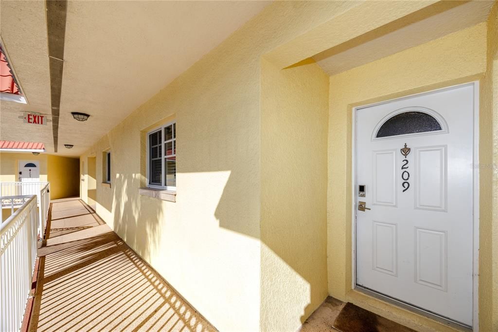 For Rent: $2,200 (1 beds, 1 baths, 682 Square Feet)