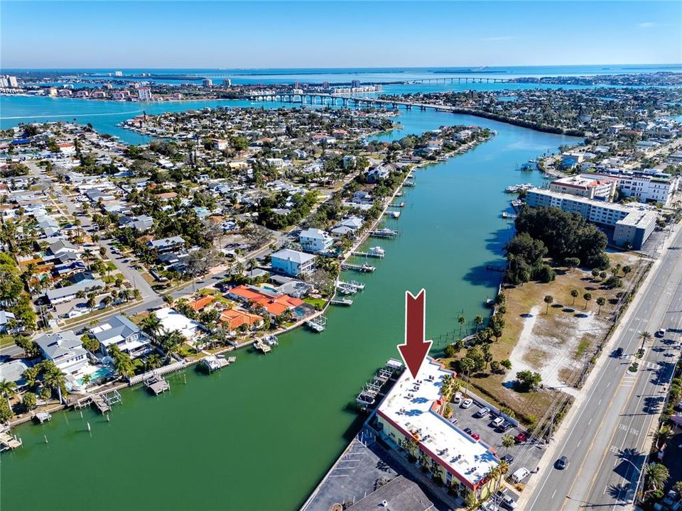 For Rent: $2,200 (1 beds, 1 baths, 682 Square Feet)