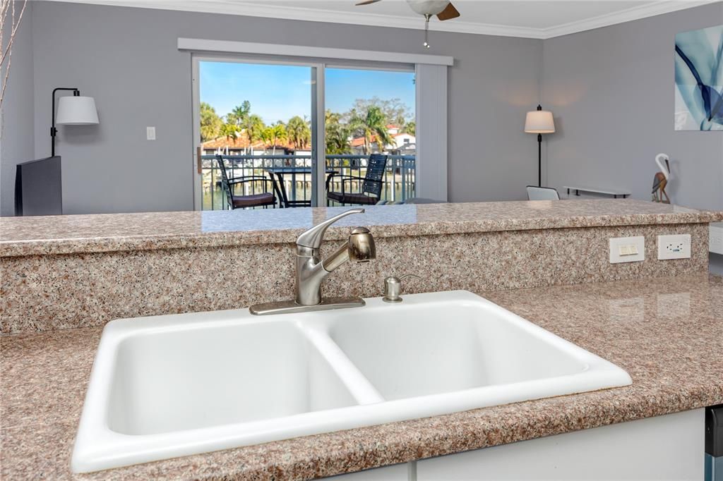 For Rent: $2,200 (1 beds, 1 baths, 682 Square Feet)