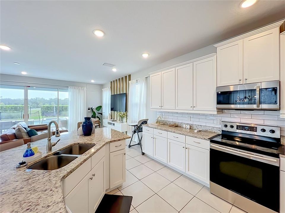 En Venta: $745,000 (6 camas, 5 baños, 3203 Pies cuadrados)