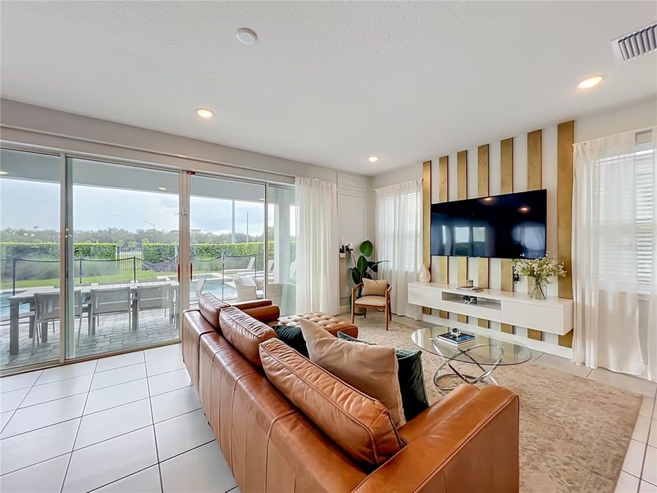 En Venta: $745,000 (6 camas, 5 baños, 3203 Pies cuadrados)