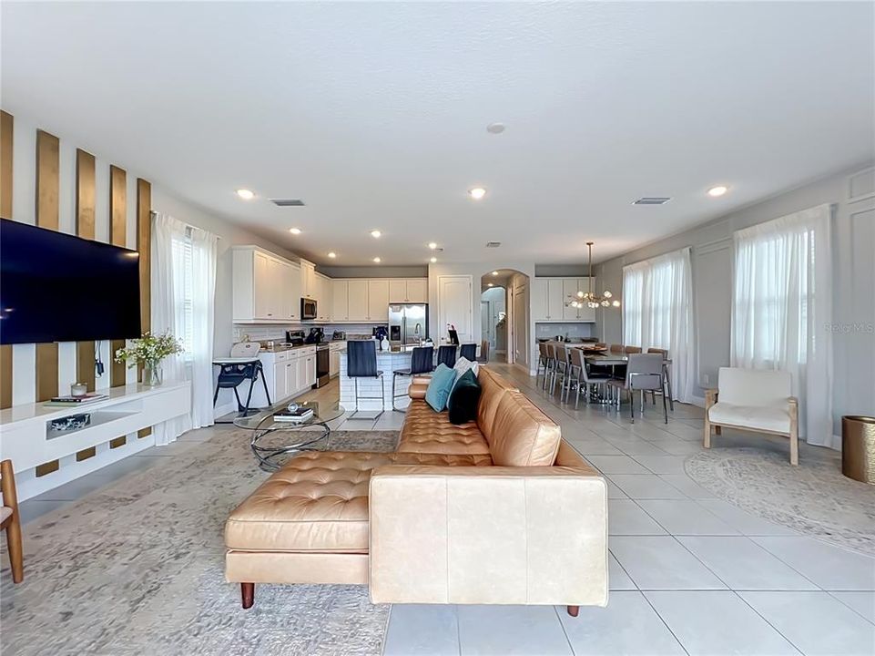 En Venta: $745,000 (6 camas, 5 baños, 3203 Pies cuadrados)