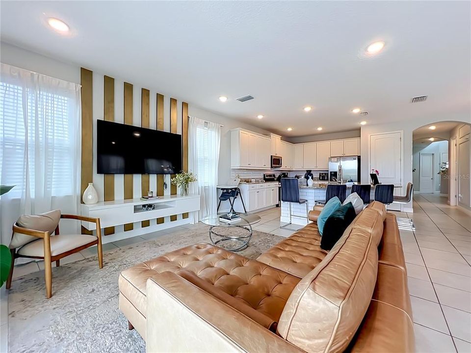 En Venta: $745,000 (6 camas, 5 baños, 3203 Pies cuadrados)