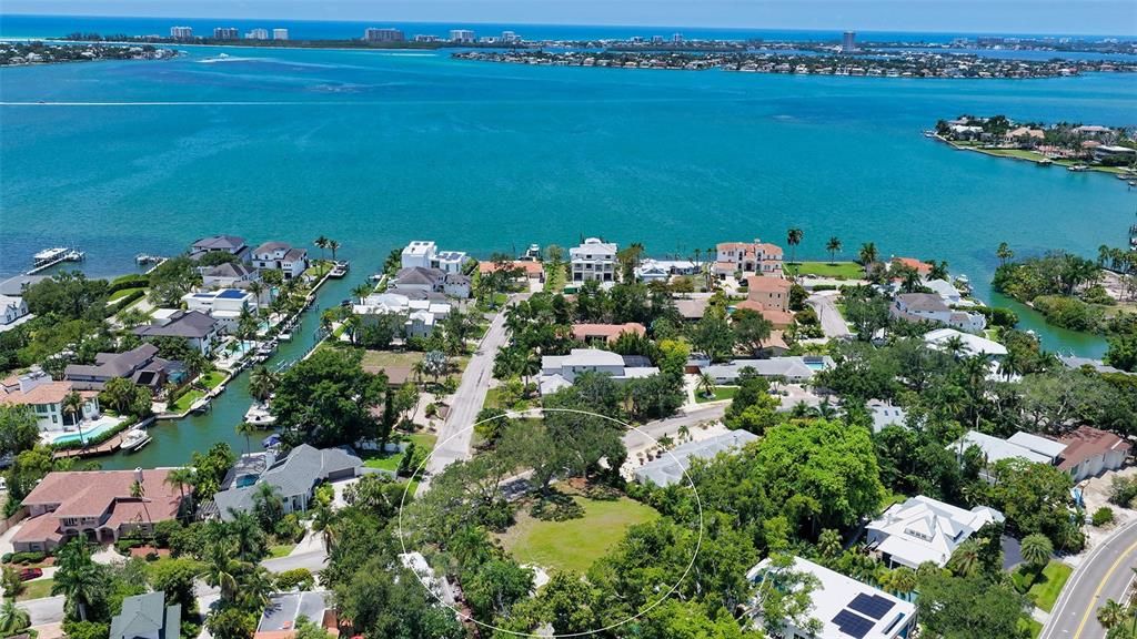 En Venta: $1,495,000 (0.33 acres)