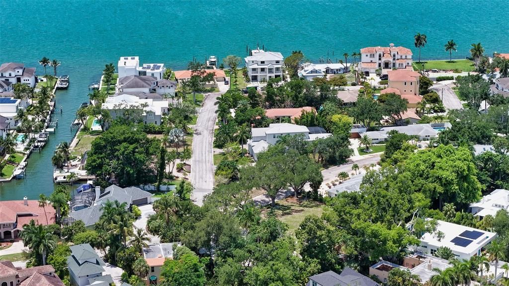 En Venta: $1,495,000 (0.33 acres)