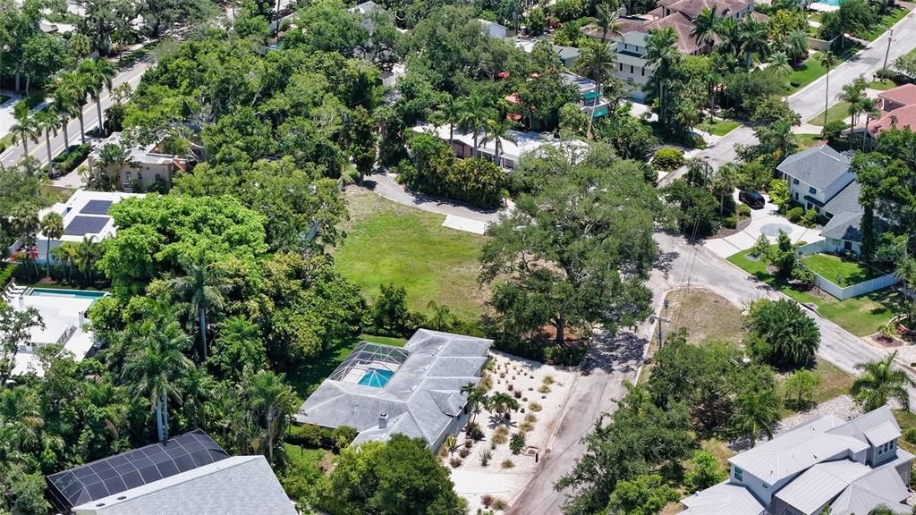 En Venta: $1,495,000 (0.33 acres)