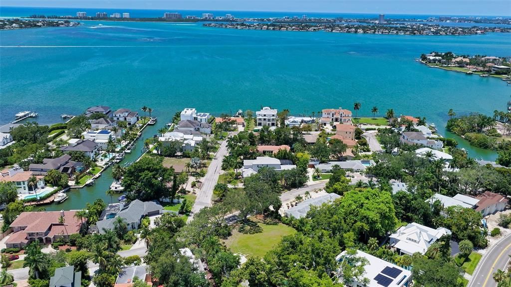 En Venta: $1,495,000 (0.33 acres)