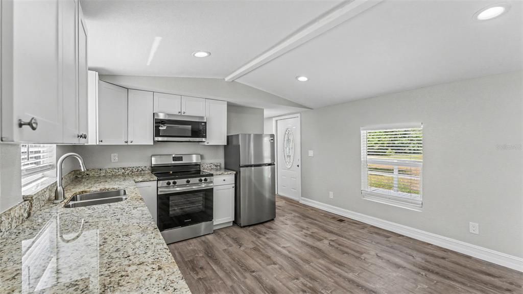 For Sale: $280,000 (3 beds, 2 baths, 1064 Square Feet)