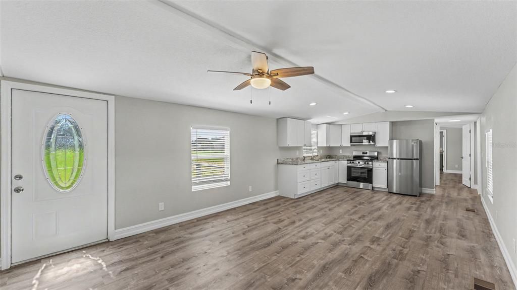 For Sale: $280,000 (3 beds, 2 baths, 1064 Square Feet)