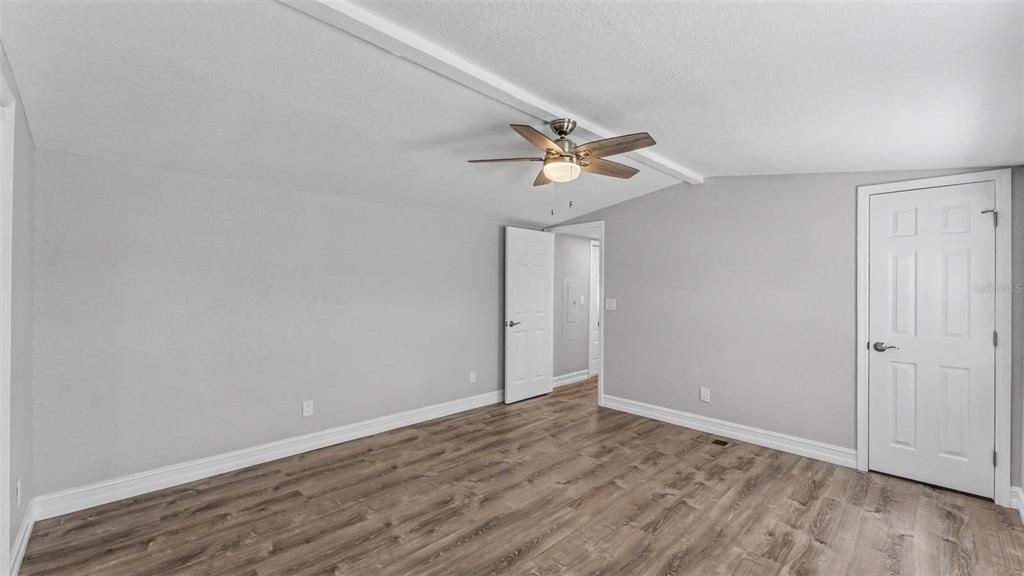 For Sale: $280,000 (3 beds, 2 baths, 1064 Square Feet)