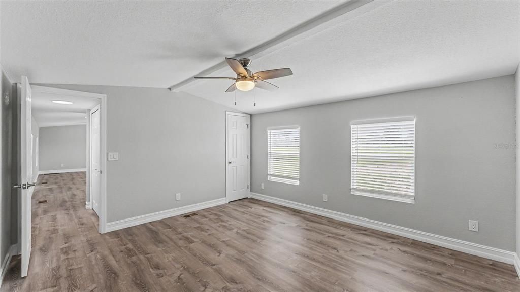 For Sale: $280,000 (3 beds, 2 baths, 1064 Square Feet)