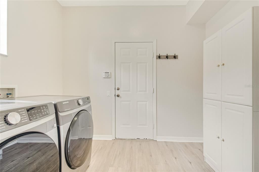 For Rent: $4,000 (3 beds, 2 baths, 2077 Square Feet)
